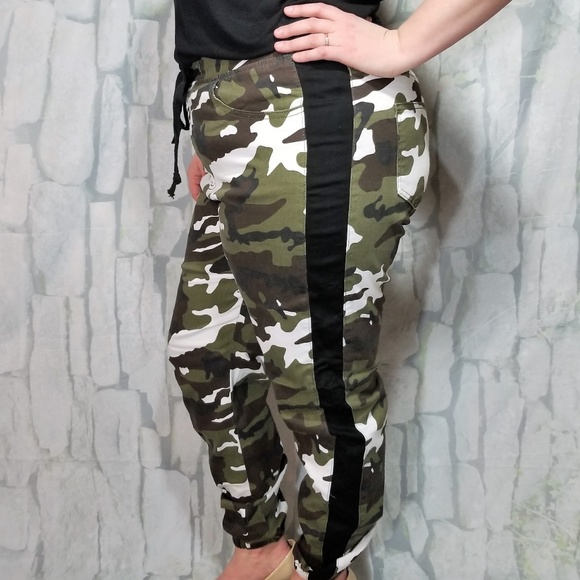 Camo Joggers - Picture 3 of 7